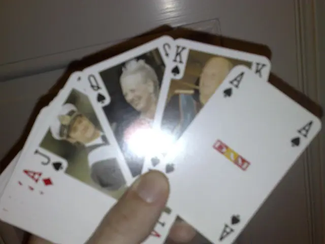 Issue with Slow Rolling in Poker: A Major Etiiquette Violation and Poor Sportsmanship